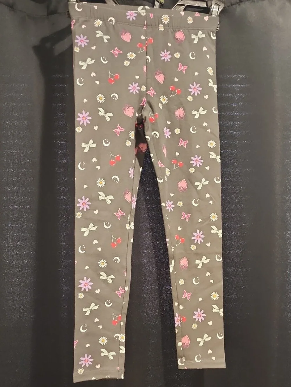 Girls' Dark Gray Floral & Heart Print Pajama Set - Cozy Long Sleeve